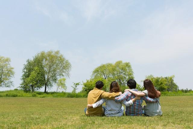 去外地旅游，要不要联系老同学？