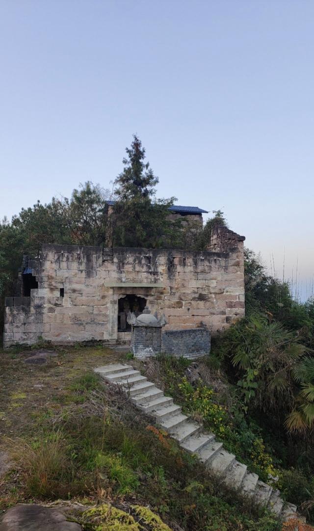 重庆巴南最高峰探秘，云海、古寨，拥有太多的自然奇观与历史古迹