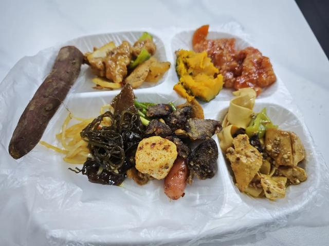 动植物园华灯闹西游,自助盒饭实惠吃不够