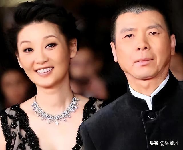 徐帆回应离婚5个月	，冯小刚近况曝光，他的“小心思	”再藏不住了