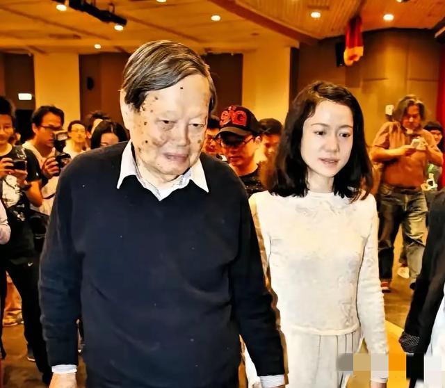 八宝山送别后遗嘱谣言平息，翁帆将携清华史料赴剑桥，走出新道路