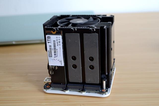 猝不及防！1千块的零刻ME mini装飞牛和win11双系统，比群晖还香
