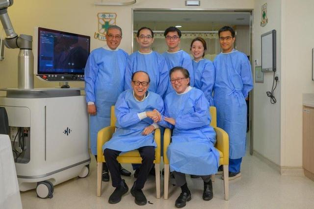 千亿身价又有何用？97岁的李嘉诚近况曝光无力回天，两儿子成心病