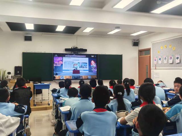 同上一堂科学课：航天英雄杨利伟点燃青海学子航天梦