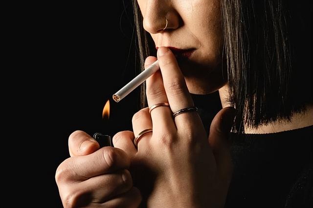 医生分析382名吸烟爱好者	，发现：爱吸烟的人，大多逃不过6个结局