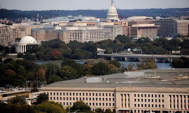 不到24小时，美军连夜通告全球	，伊朗没想到，特朗普敢做得这么绝