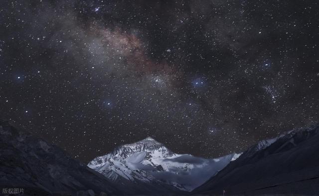 为什么爬珠穆朗玛峰登顶要半夜十二点出发？白天出发不行吗？