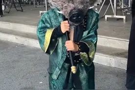 5岁小孩参加郑州一漫展cos黑神话八戒成焦点，家属：自制衣服头套图片