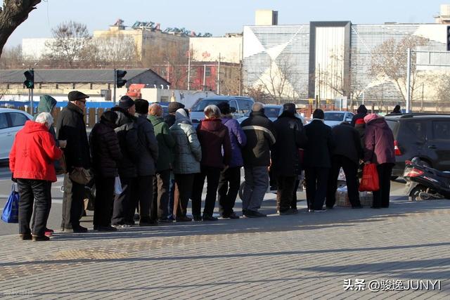 免费鸡蛋背后，私域直播间正在“收割”老年群体的退休金！