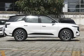 落地30万适合自驾游的SUV，252马力+四驱，油耗低至6.5L，真厚道图片
