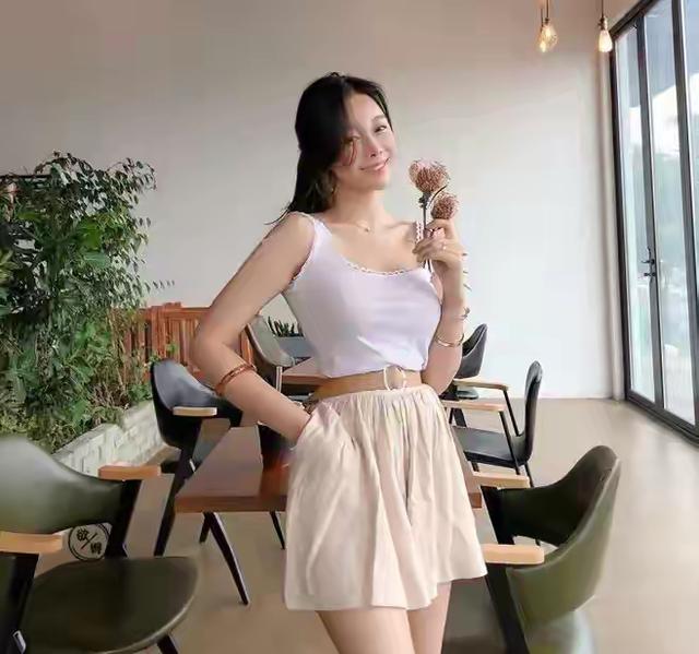 中年女人默许你，就能抱了