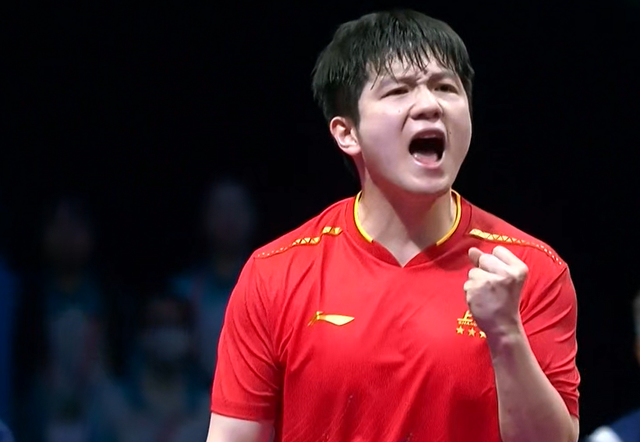 泪目！北京3-1上海夺冠：王楚钦笑了，许昕拥抱马龙，氛围很和谐