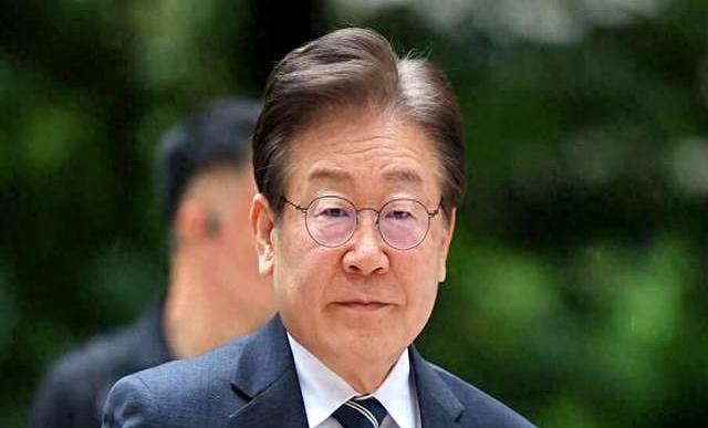 九三阅兵前夕，第一个公然拒绝出席的总统出现，正式通告全球