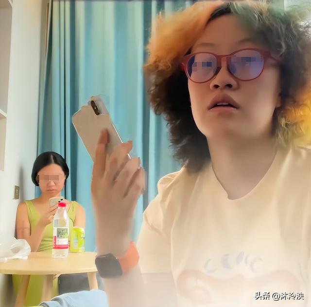 女大学生举报抽烟后续：真实目的被扒，身份曝光，难怪这么嚣张