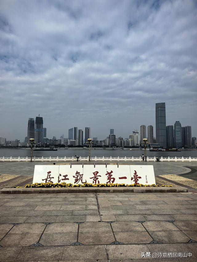 环长江(内环)骑行观光的路线与趣味:一江秋光连天际，满城烟火…