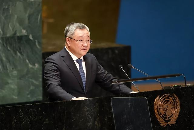 拉普京入伙,特朗普决心组建新联合国,不到24小时,中方宣布新组织