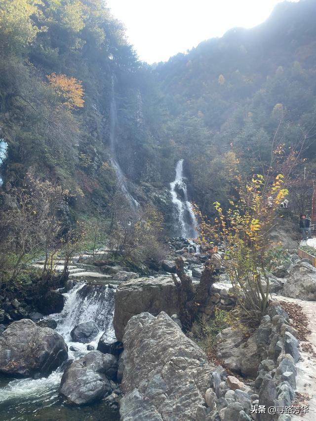 秋日徒步穿越大墩峡，看落叶纷纷