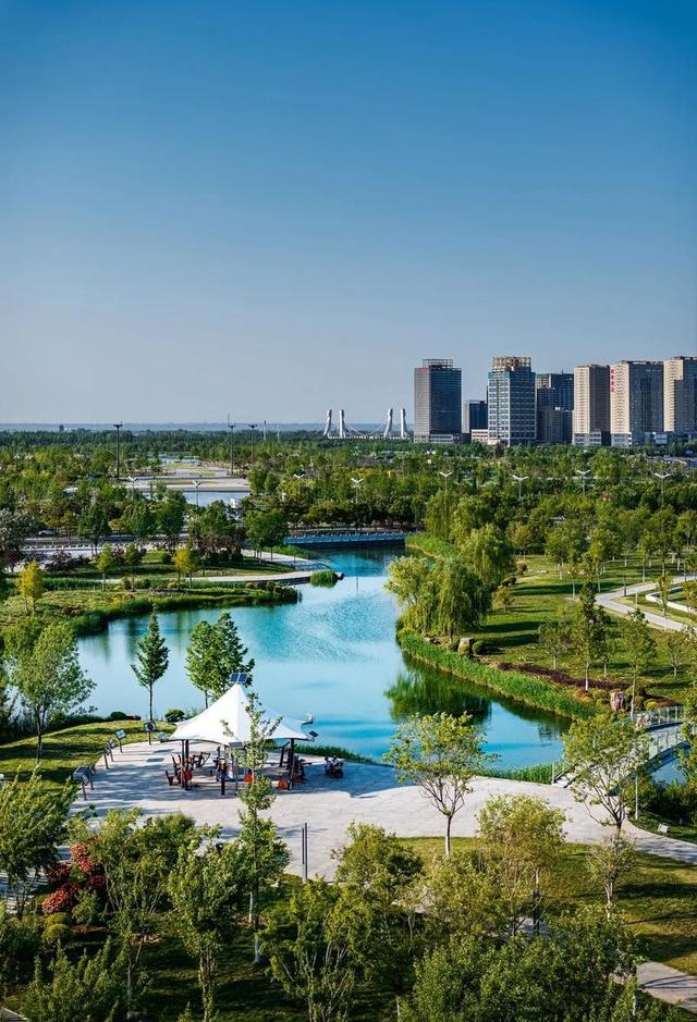 刚从河南洛阳回来，毫不客气的说，洛阳就是全国郊区城建天花板！