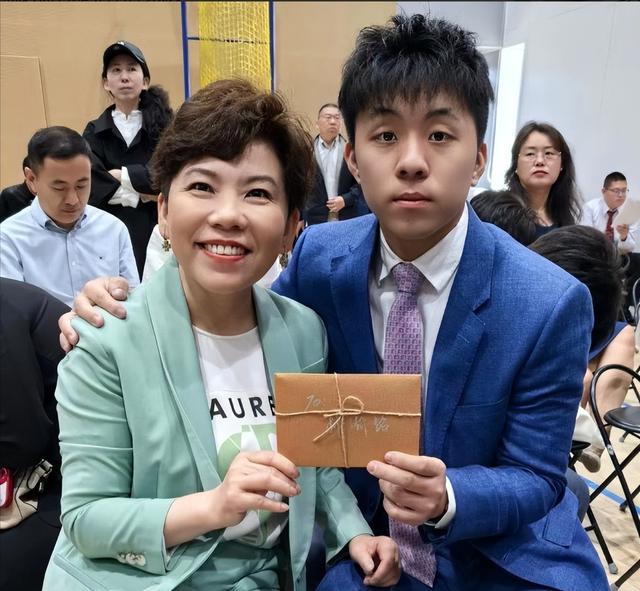 败光20亿、向洋人下跪、国籍问题，邓亚萍身上的标签到底是真是假
