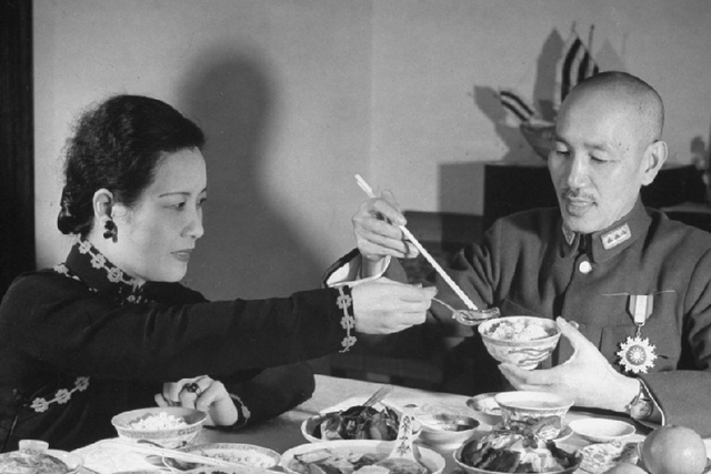 蒋介石唯一女儿有多美？先后嫁给他的“死敌”，晚年继承天价遗产