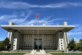 北京退步明显的985大学，排名不断下滑，实属罕见！图片