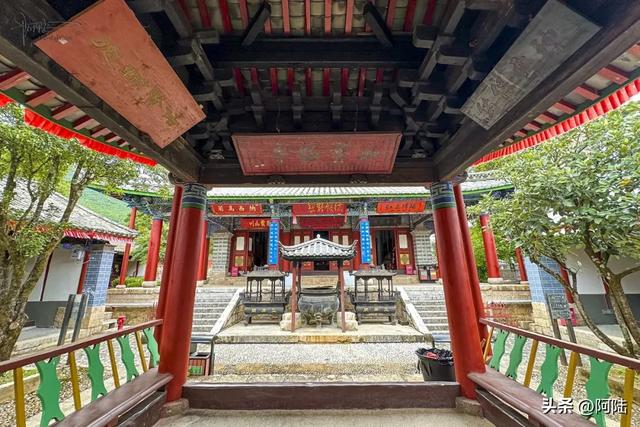 探访丽江现存最古老的庙宇,了解到纳西人心目中的保护神——三多