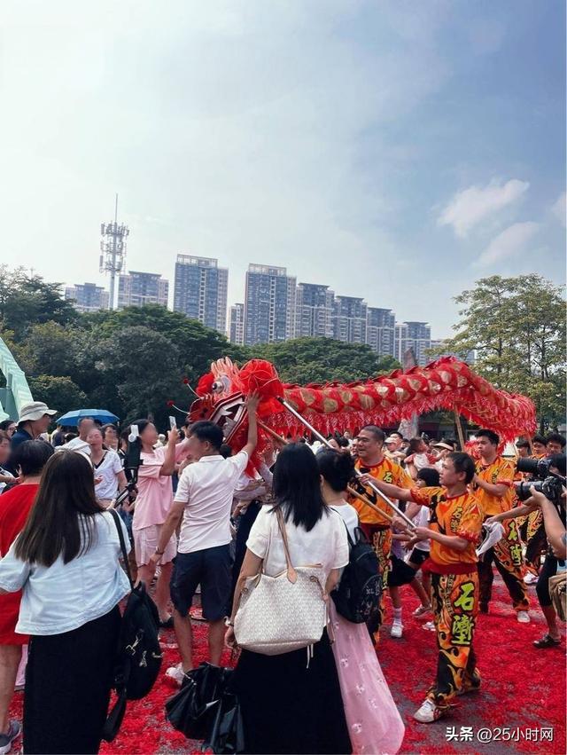 双节同庆盛大启幕！三水荷花世界“荷你一起 月燃狂欢”盛典开锣