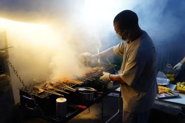 “天曌山”露天食堂，夏夜浪漫，无需在城！#清凉广元#