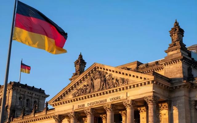 风向彻底变了！突然敲定,又有一国官宣访华，并给了美国一记重拳