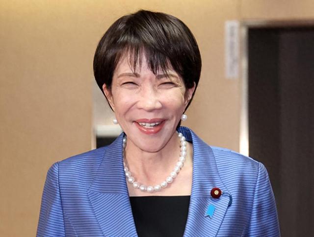 等不来北京贺电，高市早苗公开对华态度，把中国称为“重要邻国”
