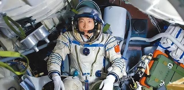 神舟二十一号升空！现在的问题是，导师上天了，组会还开吗？