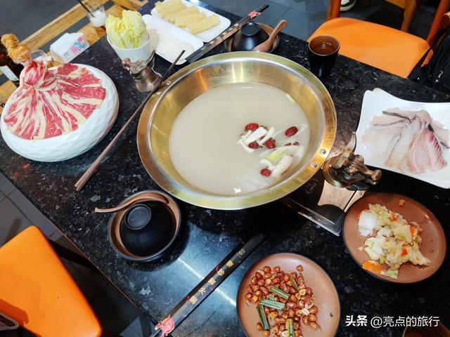 搭乘高铁去老挝，老挝旅行日记：万象攻略（吃、住、行）