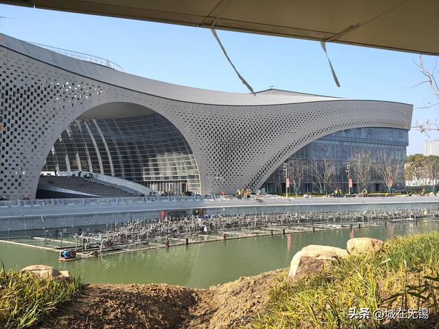 赶工热火朝天的无锡太湖湾音乐厅