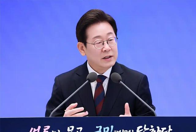 李在明眉开眼笑，临走前终于对华改了口	，有些事情希望中方能翻篇