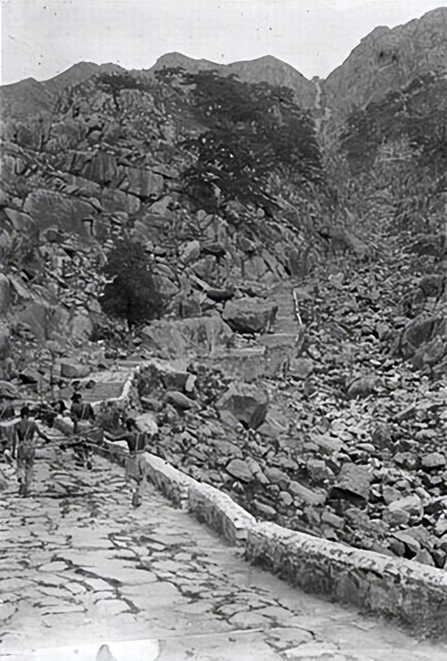 120 年前的泰山老照片，原来百年前的登山路是这样的！
