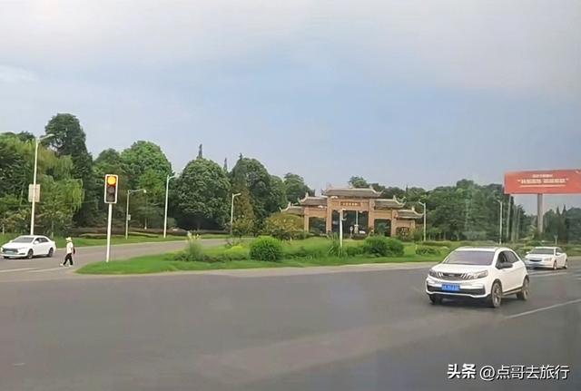 实惠！成都到都江堰旅游，2.8元公交车直达！