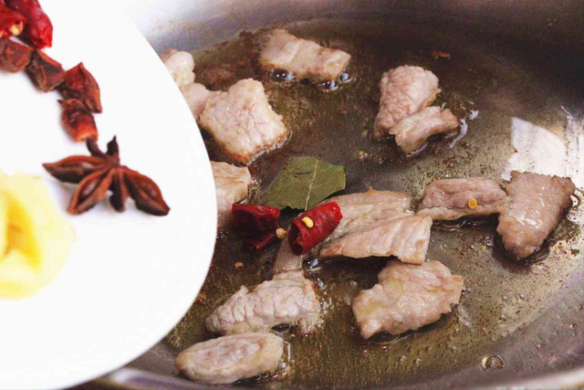 白菜炖豆腐时，先炖白菜还是先炖豆腐？大厨教您正确做法	，真好吃