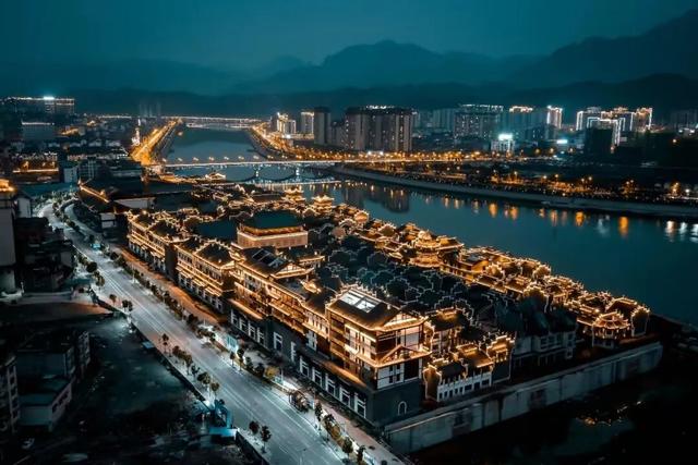 又一网红景点跌落神坛！门票半价没人去，母公司巨亏47.9亿元