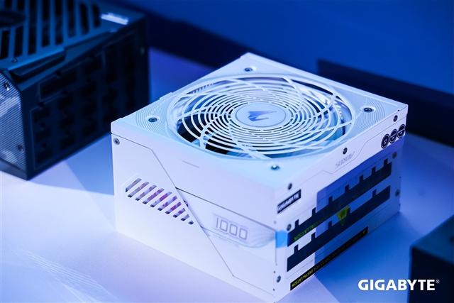 技嘉秀出六大肌肉！锐龙X3D打鸡血、DIY进入3.0新时代