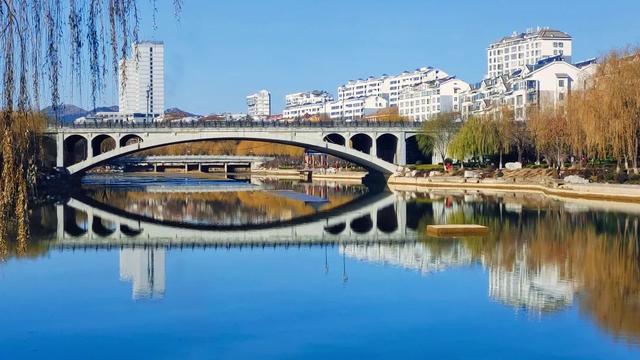 出发！跨越山与海之间，寻觅一座城→