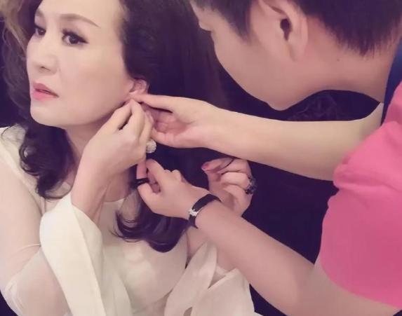 原来早已不是中国籍，被老外“玩腻”后回国，郑绪岚现状令人唏嘘