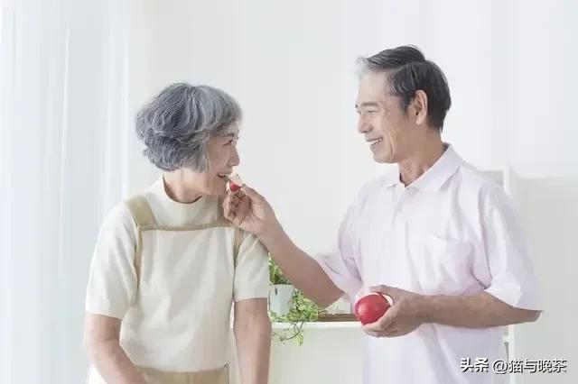 两性关系：55的女人说的大实话，男人过了50，只剩下一个用处