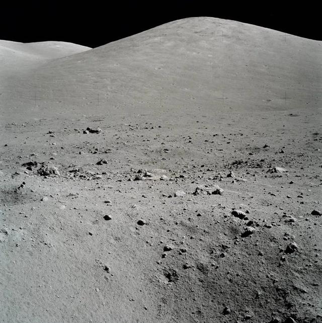 中国机器狗闯镜泊湖熔岩洞！为2026嫦娥七号、月球基地探路