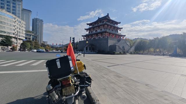 赏秋秦岭，摩旅商洛（11）过商洛，偶然进入蓝小路，露营蓝田县