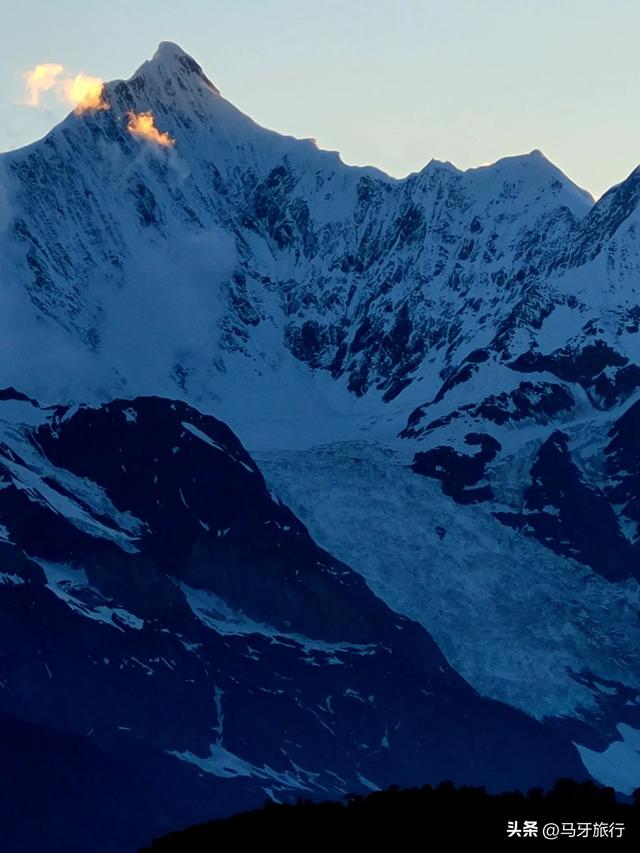 出四川进云南到达梅里雪山观景台