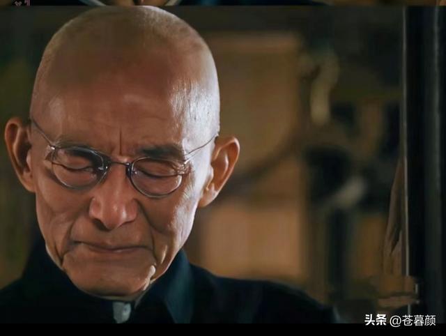 陪玩陪睡只是开胃菜，袭警、舔手指、集体嫖娼，背后的事捂不住了