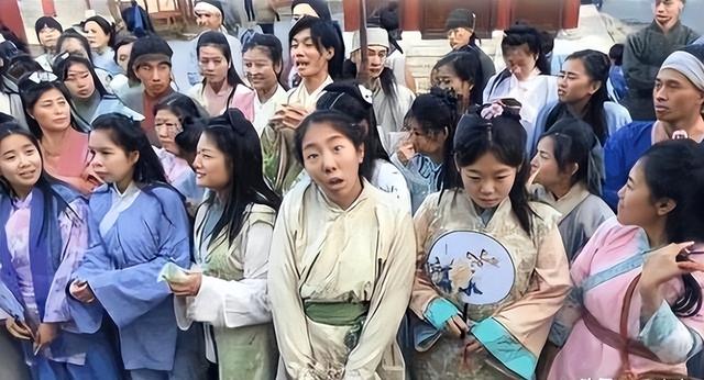 横店20万群演现状：美女泛滥成灾，光棍懒汉遍地，他们的未来在哪