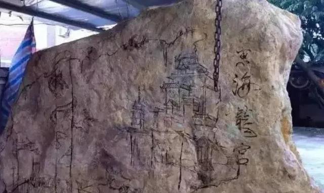 福建男子耗时7年，将一块14吨巨石，凿成“东海龙宫”大鱼缸