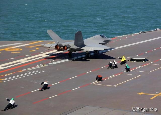 央视曝光电磁弹射画面，“0帧”急停太惊艳，甩“福特”号几条街