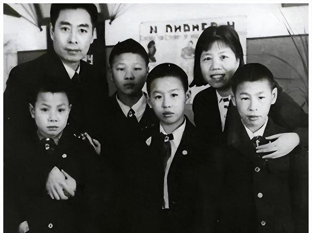 原国务院总理李鹏坦言：外界传闻我是周总理养子的说法	，并不确切